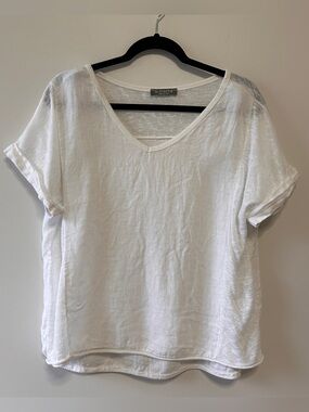 Pistache Women’s size Large Linen White V-Neck Short Sleeve Top T-shirt light